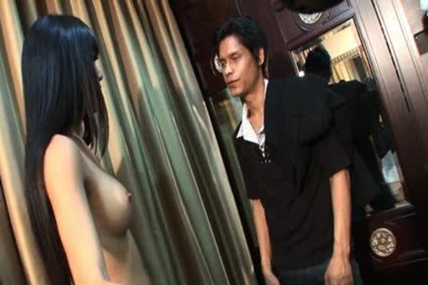 brunette tranny Gives What she's Got!