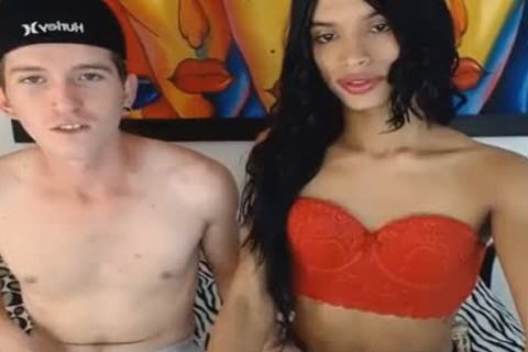 couple shemale engulfing 10-Pounder On cam