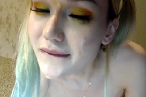 juicy web camera Gurl Chokes And Plays