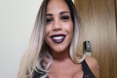 Sensational shelady Sucks enormous ramrod And cook jerking