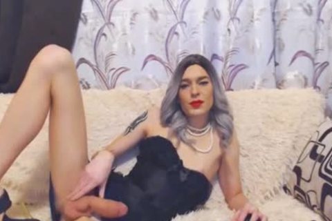 lovely White ladyman Strokes On Her big Hard 10-Pounder
