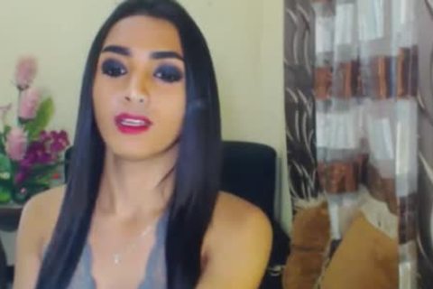 wild shelady Plays Her biggest rod