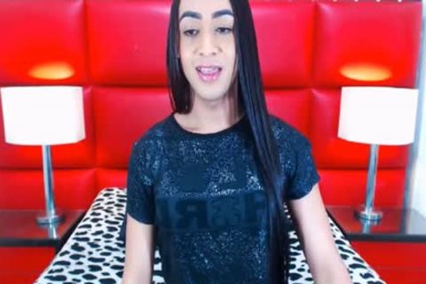 Twerking sheboy Playing With Her ass And rod