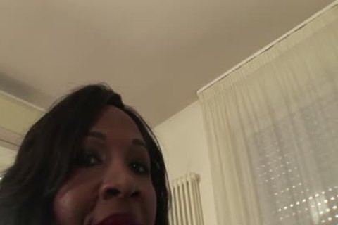 Debora Vasques slides Her penis unfathomable In The mouth Of Her Boyfriend