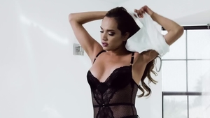 Trans Angels: Jessica Foxx and Alisia Rae in bath