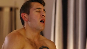 Trans Sensual: Pierced Aubrey Kate likes ramming hard in bar