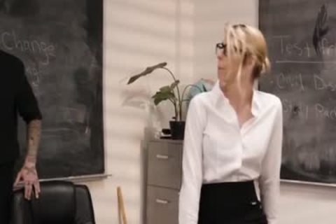Ts Casey likes engulfing A Bigcock