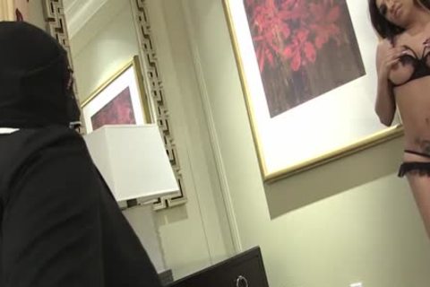 attractive Tbabe Jessy Dubai Rides large rod For delicious cumshot