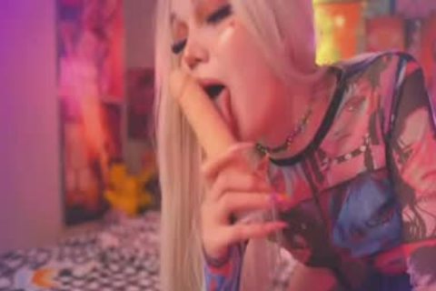 blonde Tbabe blows dildo Online