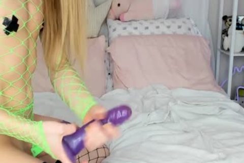 Rachel Nova Plays Her favorite dildo And Cums