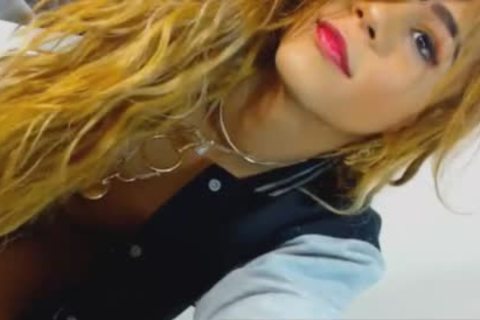 juicy t-girl Inserts A dildo On Her gorgeous wazoo