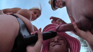 Conheci Duas Mulheres Casadas Na Praia E Levei Para Casa E Fodi Na Piscina vids Amador