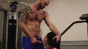 Tall guy Licks And bonks The butthole Of Super filthy TS In Gym